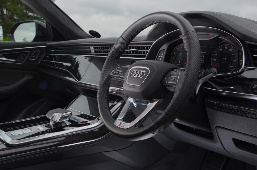 アウディSQ8 TFSI フォアシュプルング（英国仕様）
