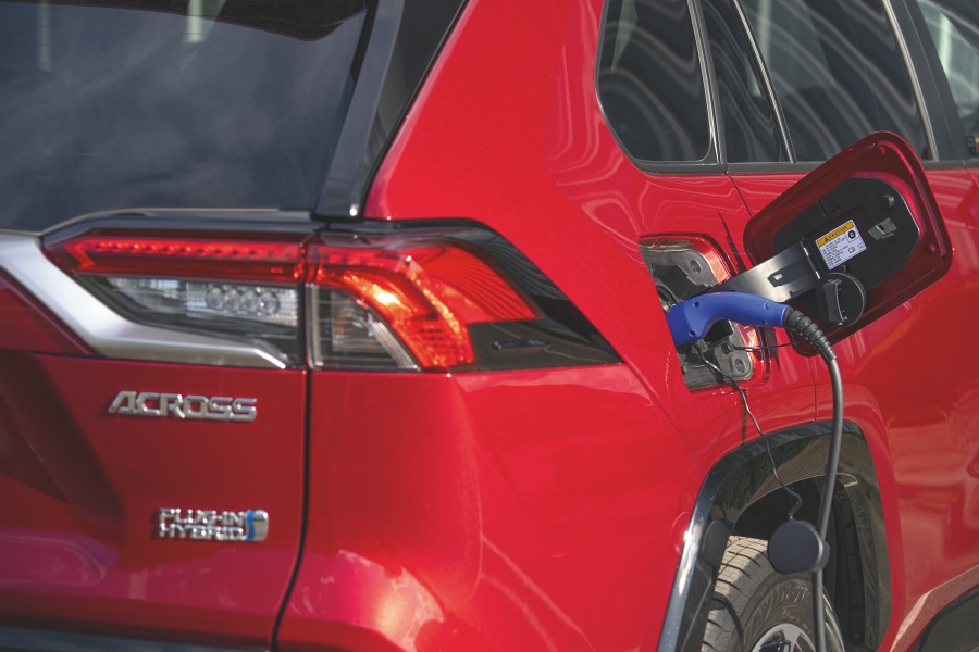 スズキ・アクロス 2.5 PHEV E-フォー E-CVT（英国仕様）
