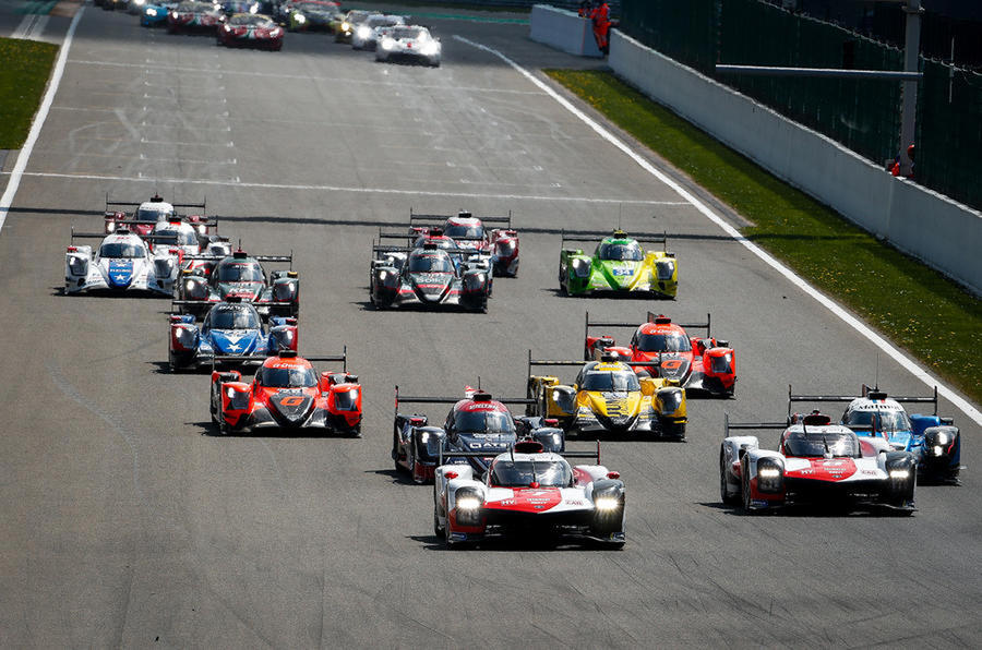 LMHで5台、LMP2で24台、GTEで32台の計61台が24時間に渡って走り続ける。