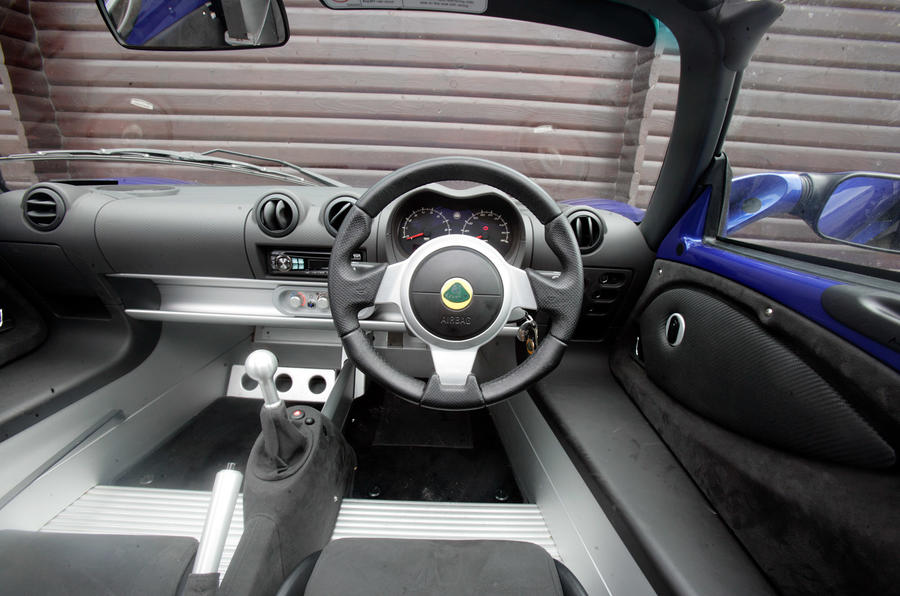 2ページ目 ボディの水ぶくれに注意 ロータス エリーゼs2 価格上昇は必至 英国版中古車ガイド Autocar Japan