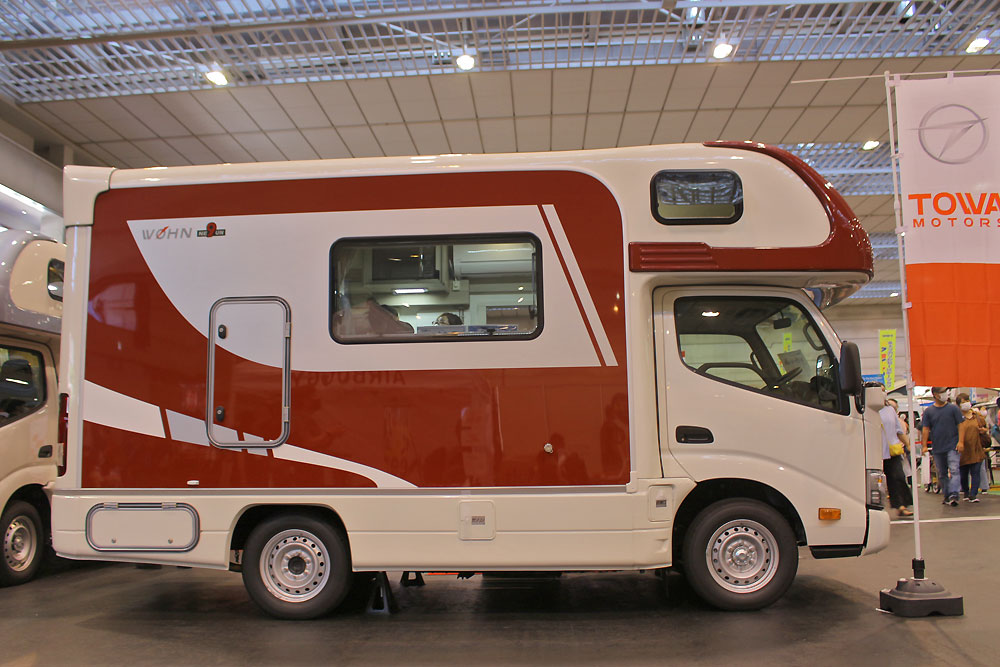 全長5mのキャンパー トヨタ カムロードの車中泊 2段ベッドか 開放感重視か Autocar Japan 全長5mのキャンパー トヨタ カムロードの車中泊 2段ベッドか 開放感重視か Autocar Japan