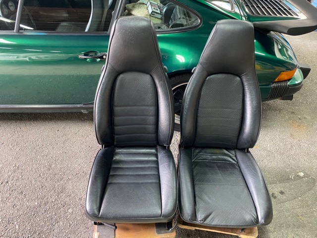 930型ポルシェ911 SC グリーンのメタリックが美しい、シートの経年劣化