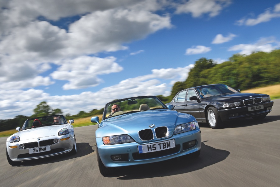 アトランタブルーのBMW Z3とブラックのBMW 750iL、シルバーのBMW Z8