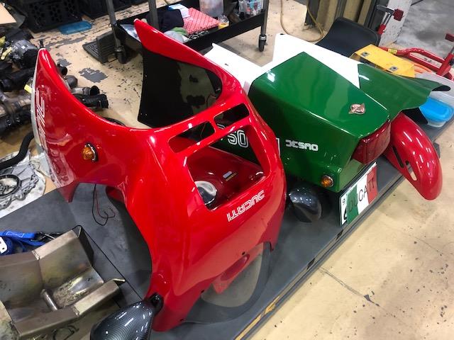 DUCATI 走り去っ F1 バックステップ