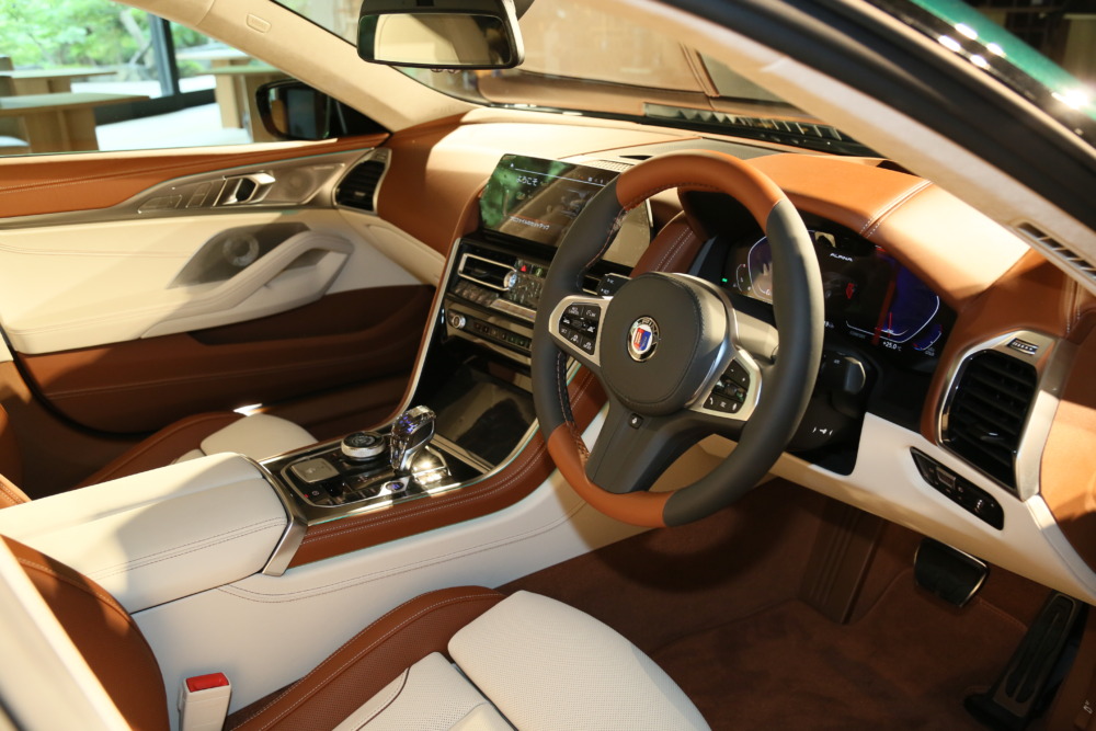 BMWアルピナB8グランクーペの前席内装