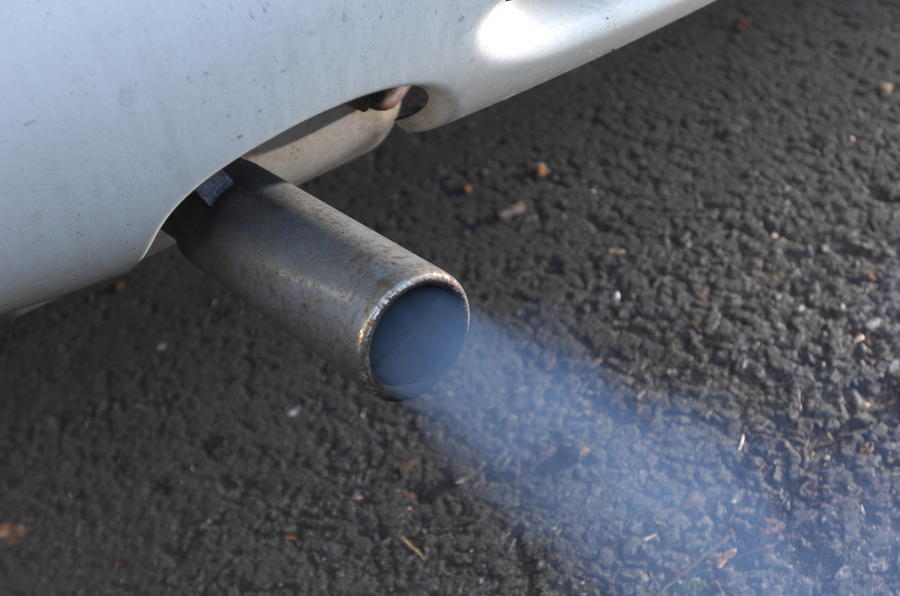 走行時にCO2を排出するICE車だけでなく、EVもタイヤ摩耗による環境汚染を理由に禁止を求めている。