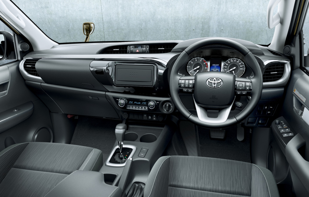 トヨタ・ハイラックスZのエアコンには左右独立温度コントロール機能が追加された。