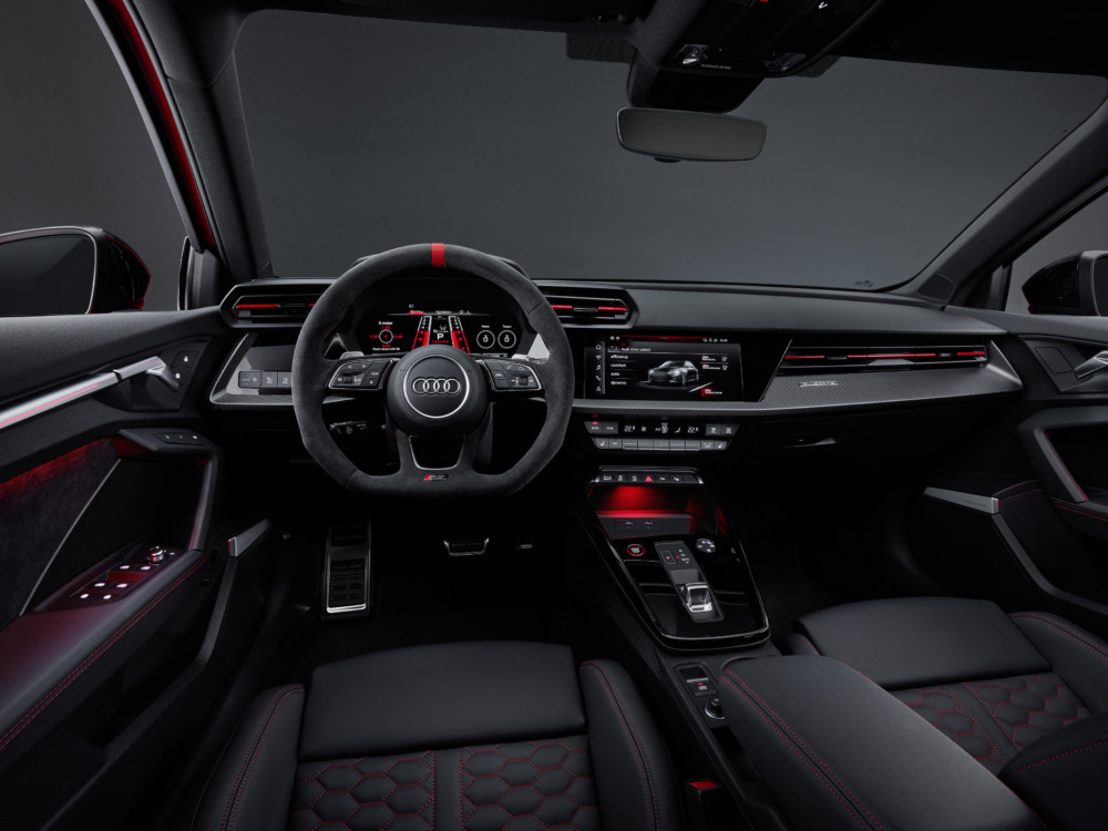 新型アウディRS3の内装。