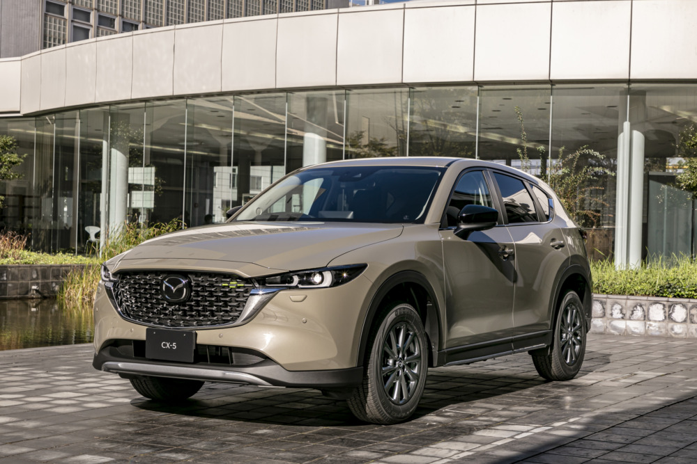 改良新型マツダCX-5 20Sフィールドジャーニー(ジルコンサンドメタリック)