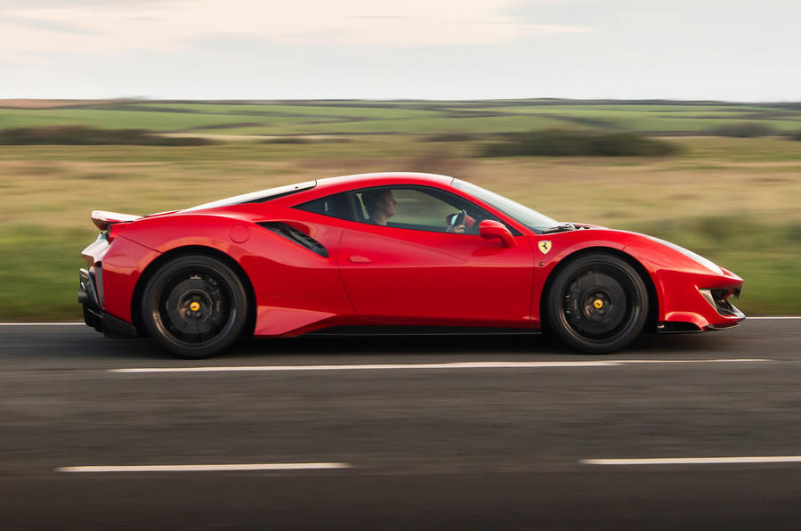 8. フェラーリ488ピスタ
