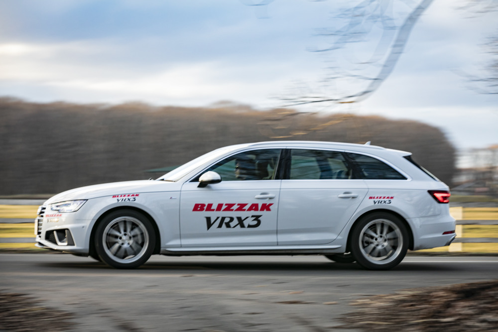 アウディA4アバント(245/40R18:AWD)