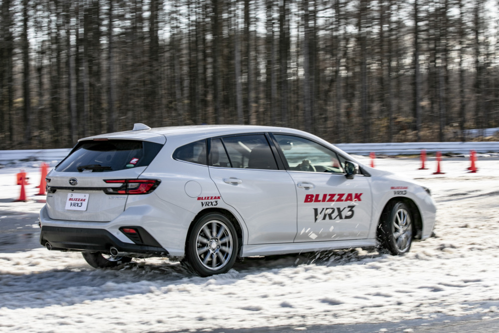 スバル・レヴォーグ(215/50R17:AWD)