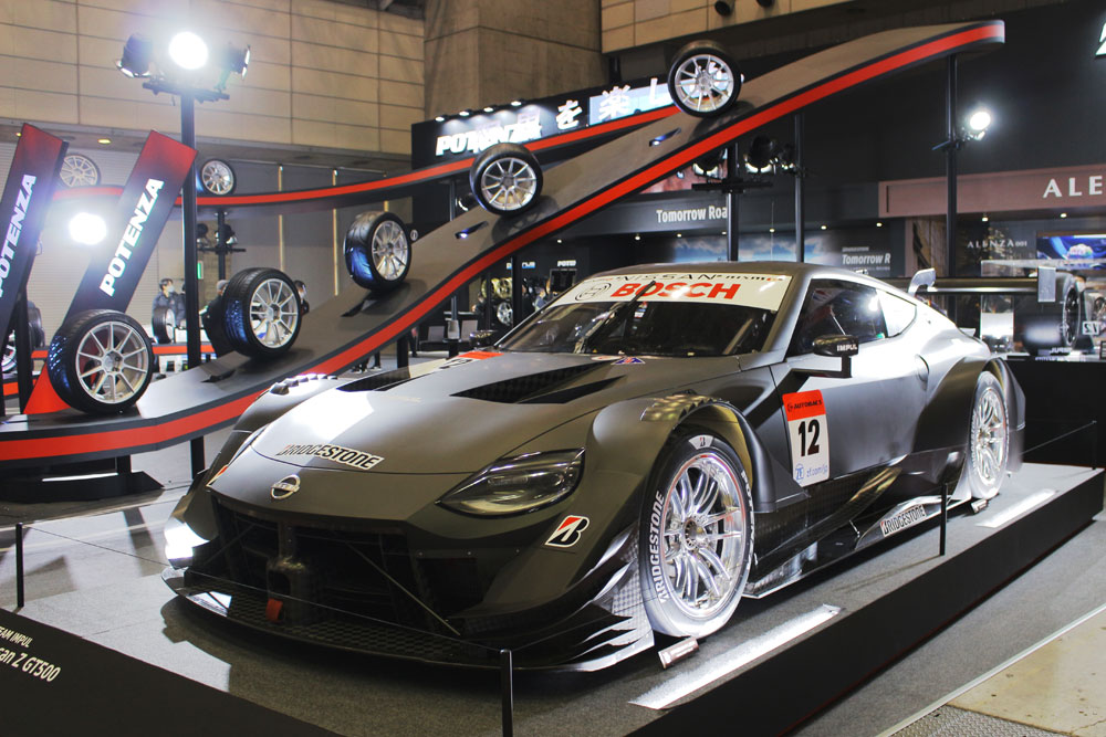 2022シーズンのスーパーGTに参戦する、チーム・インパルの日産Z GT500。ポテンザ・レーシングタイヤを履いている。
