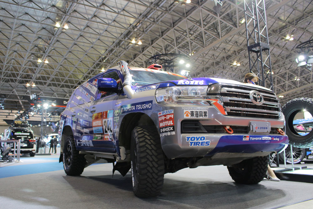 オープンカントリーM/T-Rは、LT285/70R17 116/113P(写真)、195R16 C 104/102Qという2サイズがラインナップされている。