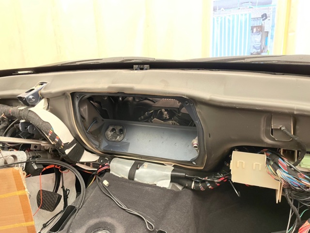 E46型BMW 3シリーズ エバポレーターとヒーターラジエター交換、工 