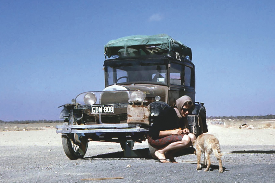 オーストラリアから英国を目指した、フォード・モデルAでの旅の様子：オーストラリアでの1コマ