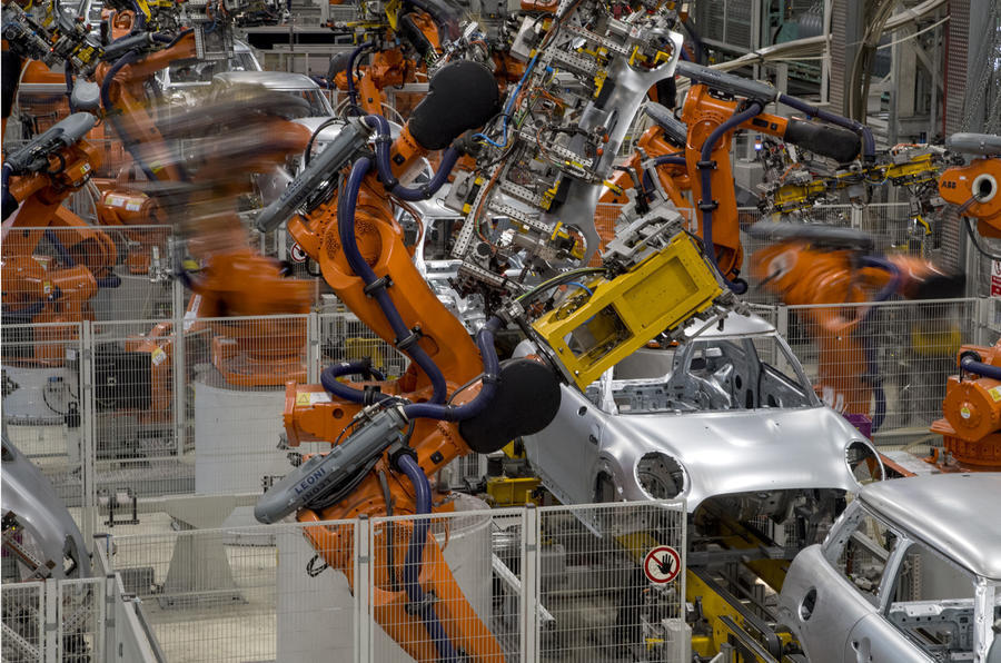 ドイツ系自動車メーカーのサプライチェーンは、今後どうなるだろうか？　写真はBMWミニの英国・オックスフォード工場。