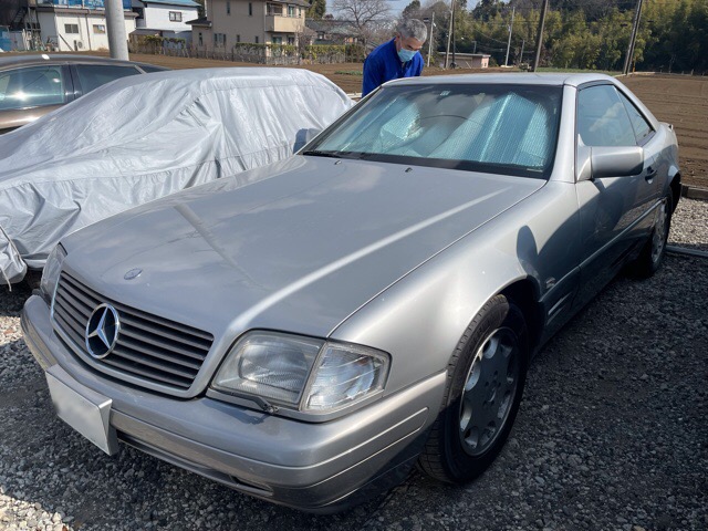 ラジエーターのサイドタンクが破れ、交換 R 129型メルセデス・ベンツ 