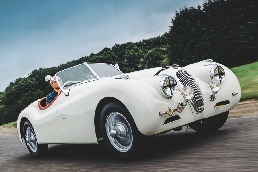 ジャガーXK120（1948〜1954年／英国仕様）