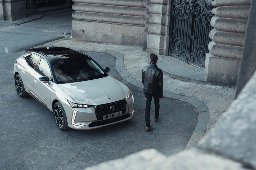 DS 4 LA PREMIERE(ラ・プルミエール)