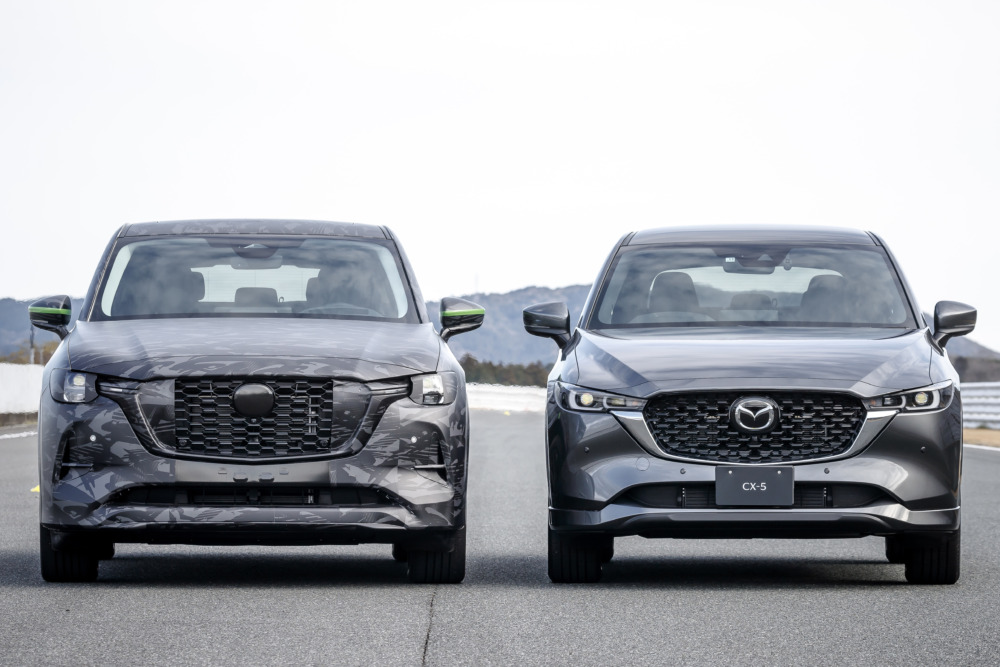 マツダCX-60欧州仕様プロトタイプ（左）とCX-5（右）