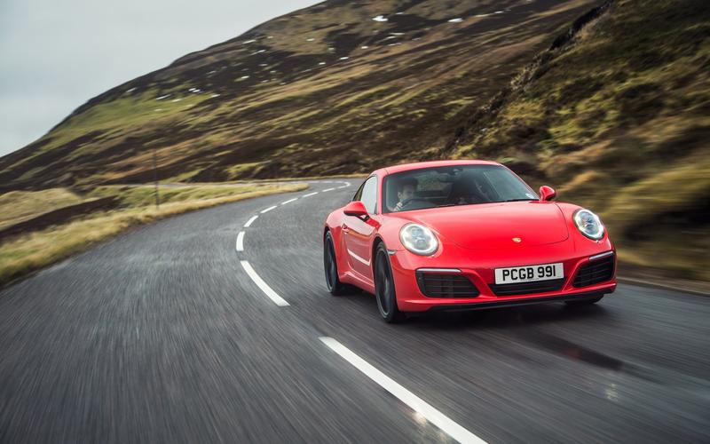 スポーツカーの代表格911がこのような車名となったのは、フランス企業の横槍が入ったため。