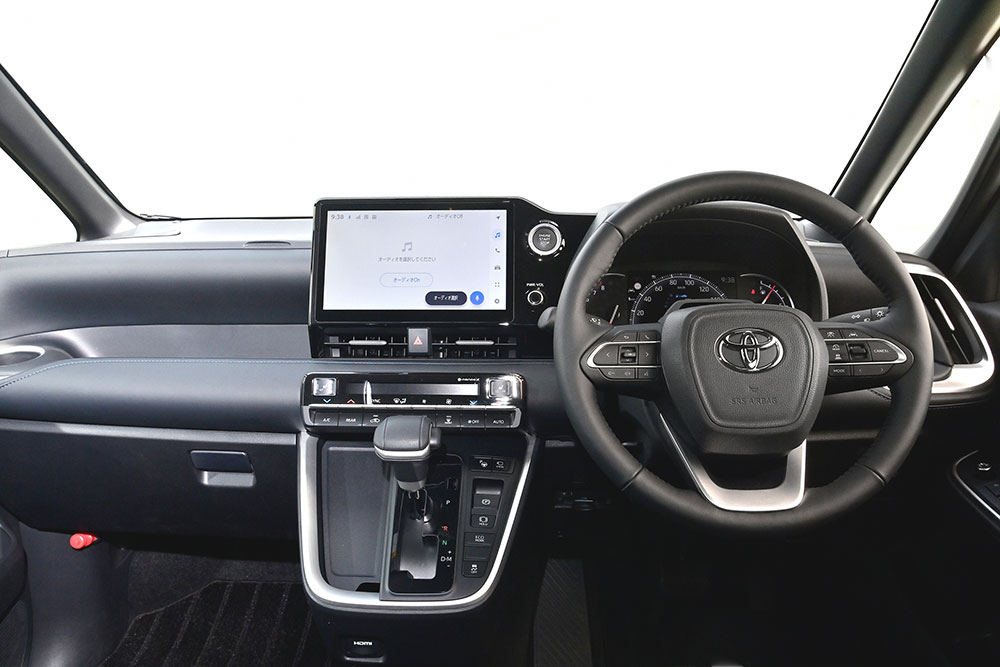 新型トヨタ・ヴォクシーS-Zの前席内装（ガソリン/7人乗り/内装色ブラック）