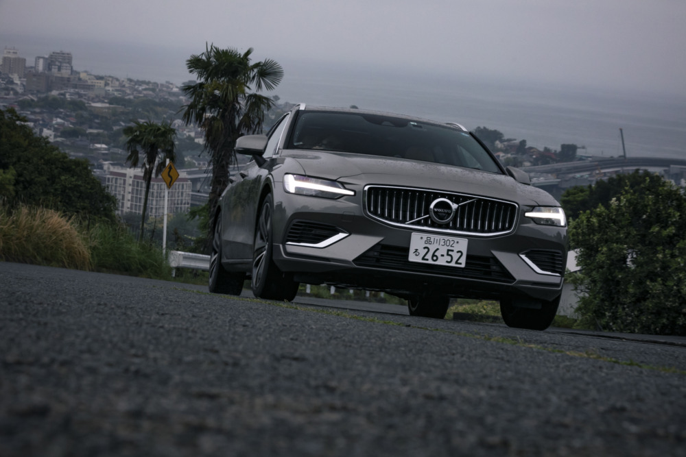 ボルボV60リチャージ・プラグインハイブリッドT6 AWDインスクリプション