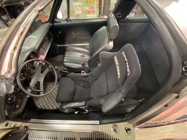 ナロー・ポルシェ911タルガ 内装再生、センスよくモディファイも