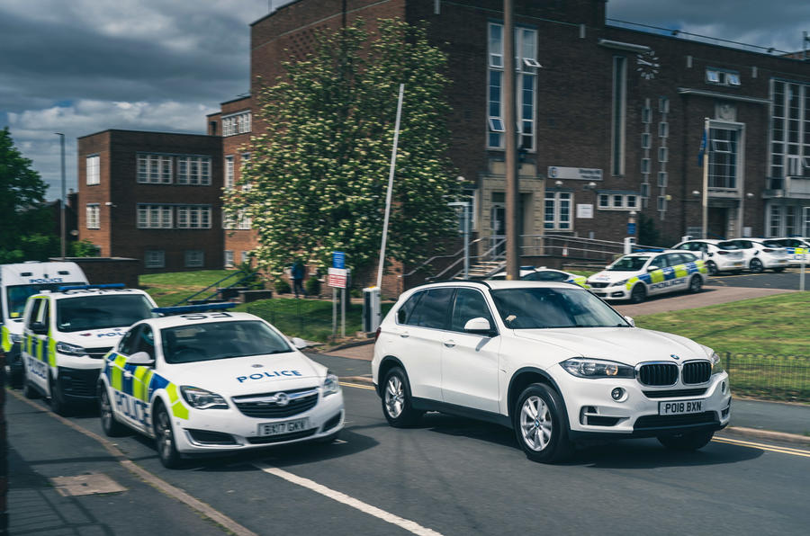 英国警察の払い下げパトカーでは、品質と信頼性においてBMWがベストバイだという。