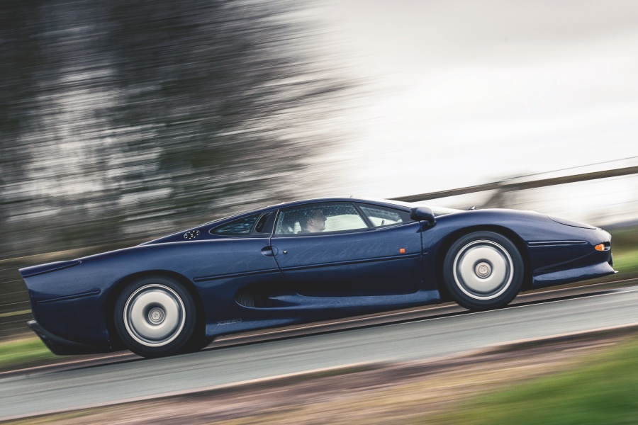 ジャガーXJ220（1991〜1993年／英国仕様）