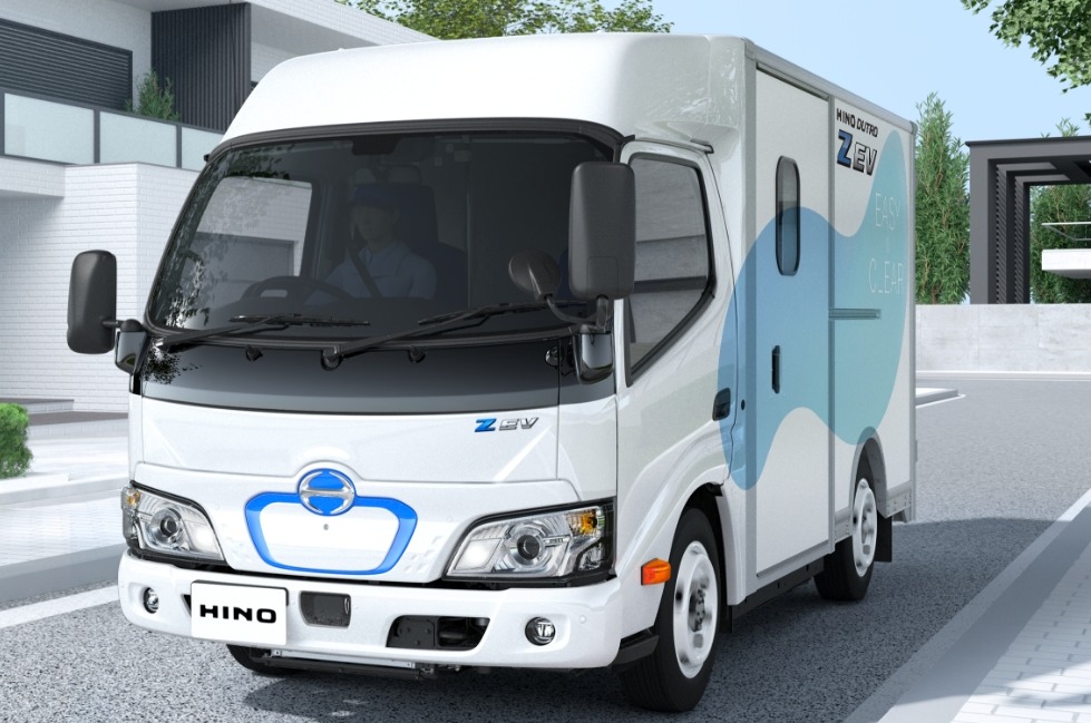 日野デュトロZ EV(ウォークスルーバン型/4695×1695×2290mm、最大積載量1000kg)