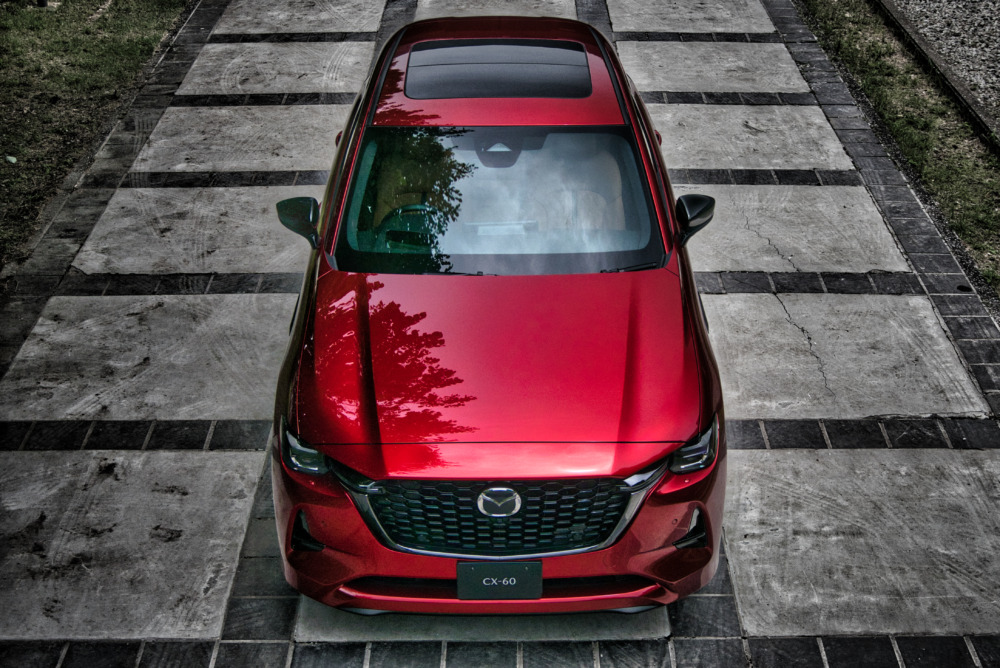 後輪駆動ベースのプラットフォームで登場した新型SUV「CX-60」。写真は、直6ディーゼル・マイルドハイブリッド仕様の「XDハイブリッド・プレミアムスポーツ(4WD)」。