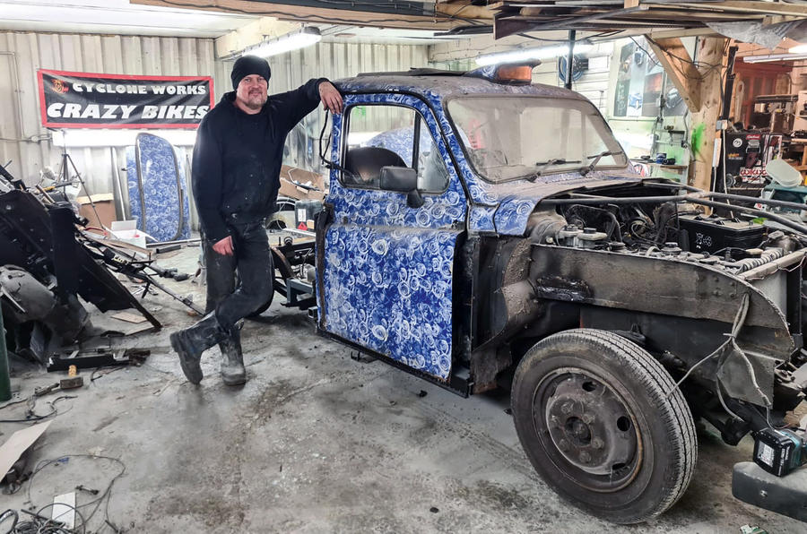 ポール・ベーコン氏は自身のYouTubeチャンネルでクルマのカスタム動画をアップしている。