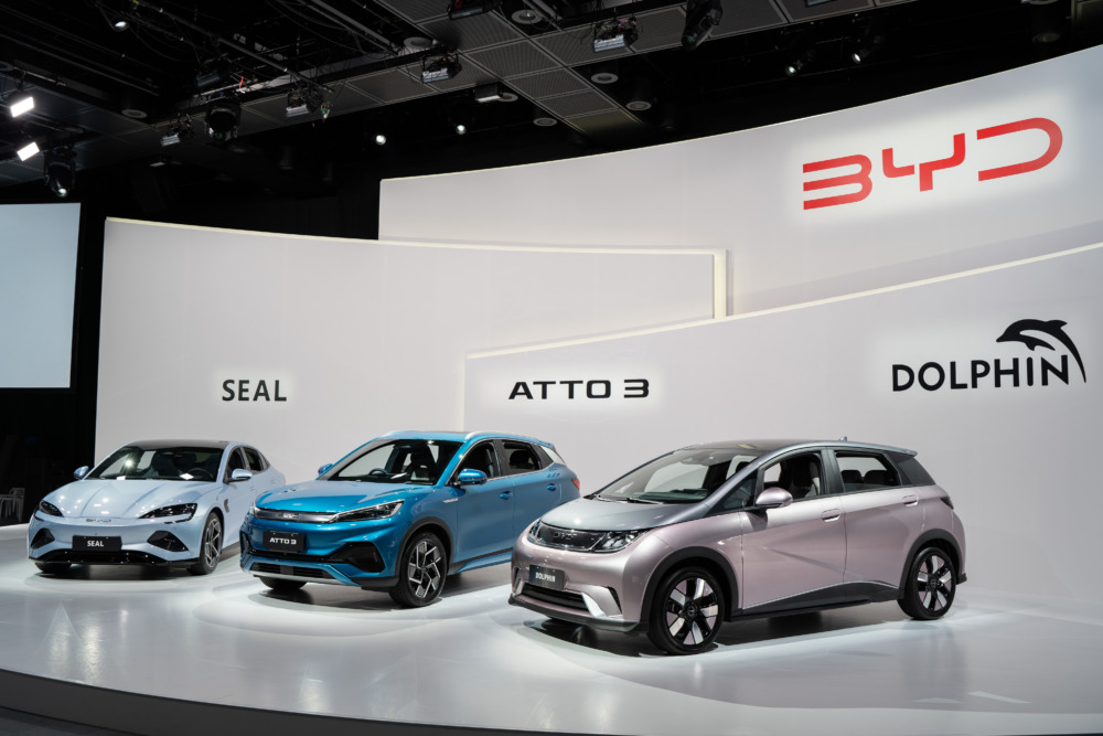 BYDは日本市場にシール(左)、アット3(中央)、ドルフィン(右)を導入するという。