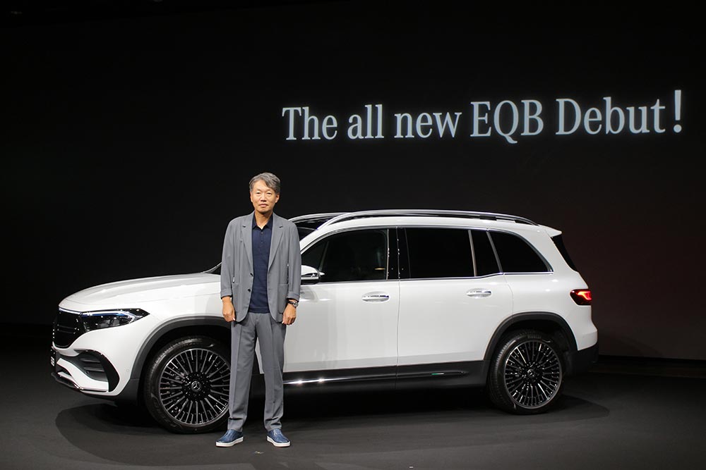 メルセデス・ベンツ日本の上野 金太郎社長とEQB 350 4マティック