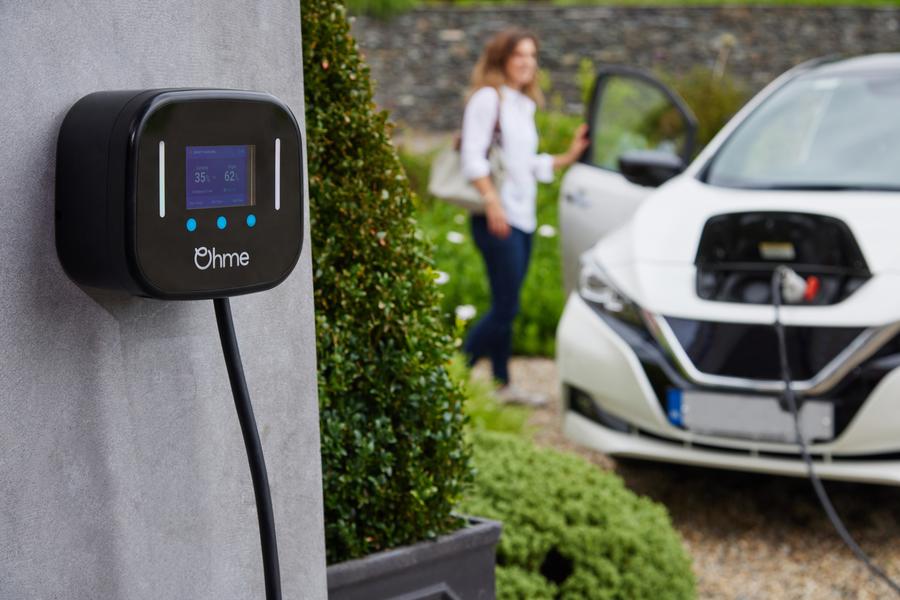 オーム社の家庭用次世代EV充電器「Home Pro」の価格は現在、949ポンド（約15万円）からとなっている。