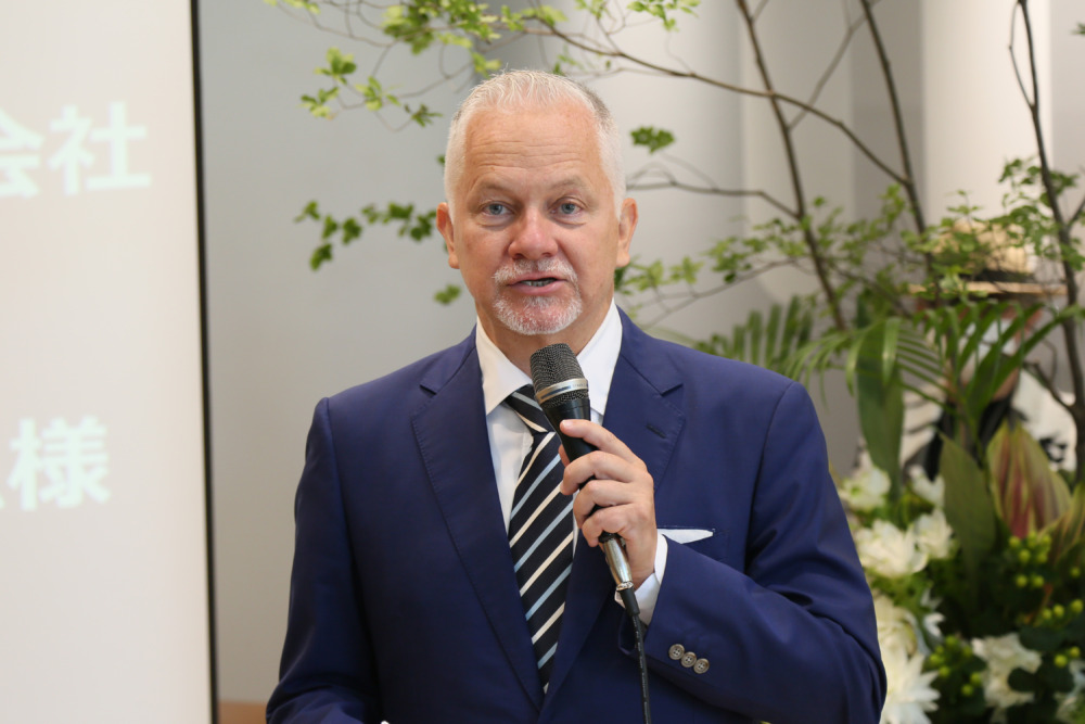 横浜というマーケットの重要性を説明するステランティス・ジャパンのポンタス・ヘグストロム代表取締役社長 兼 CEO。