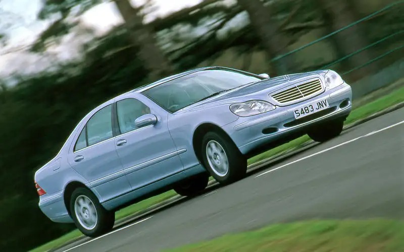 メルセデス・ベンツSクラス W220型（1999～2005年）