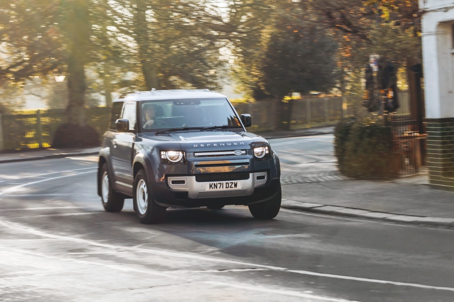 ランドローバー・ディフェンダー 90 3.0インジニウムD250 MHEV HSE(英国仕様)