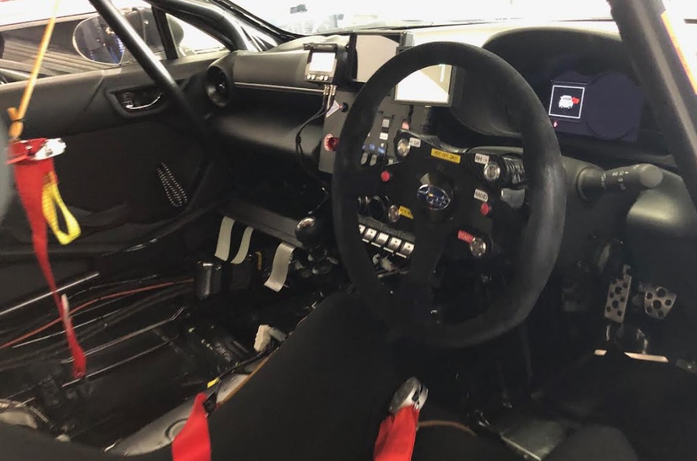 スーパー耐久に参戦するBRZの内部
