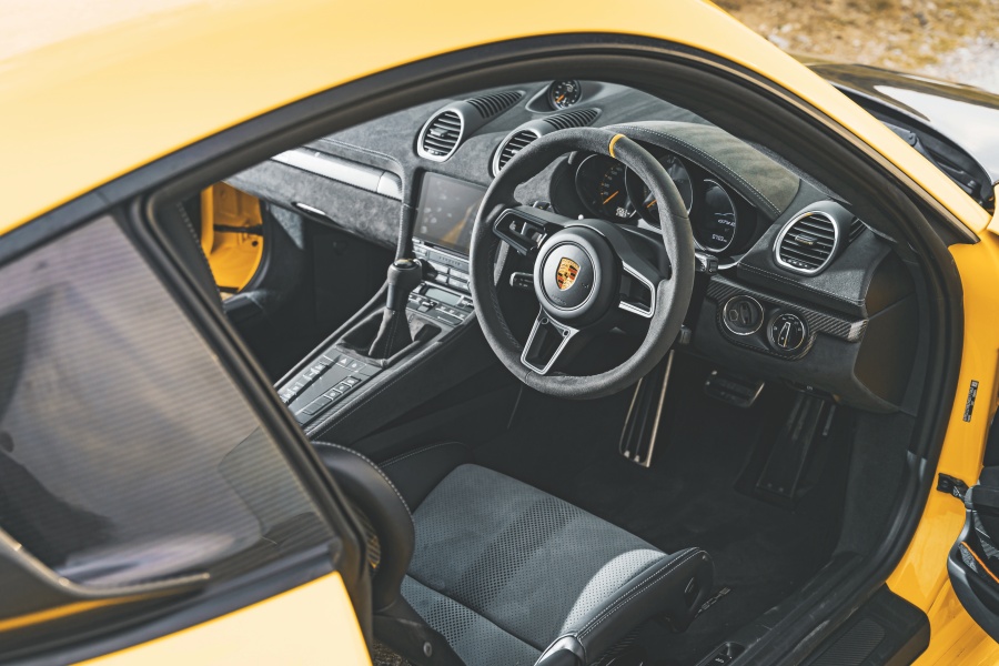 ポルシェ718ケイマン GT4 RS(英国仕様)