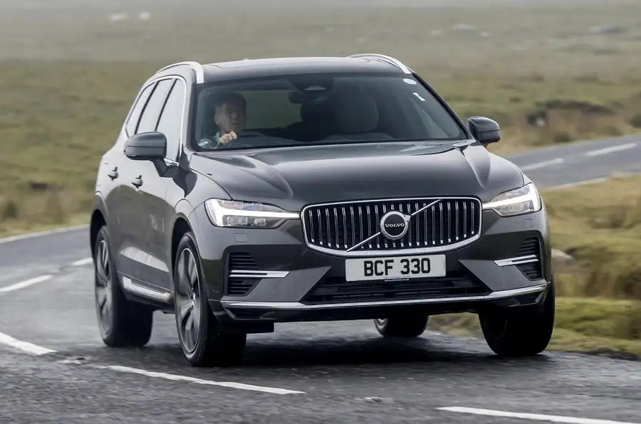 ボルボXC60 リチャージ・プラグイン・ハイブリッドT6 AWD プラス（英国仕様）