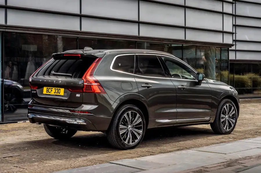 ボルボXC60 リチャージ・プラグイン・ハイブリッドT6 AWD プラス（英国仕様）