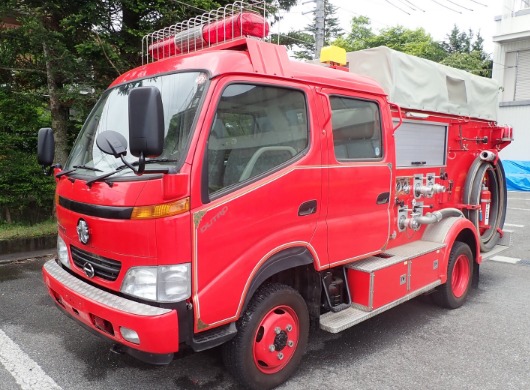 出品される日野デュトロ消防ポンプ車