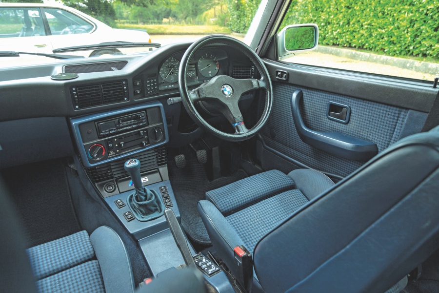 BMW M5（E28型／1984〜1988年／英国仕様）