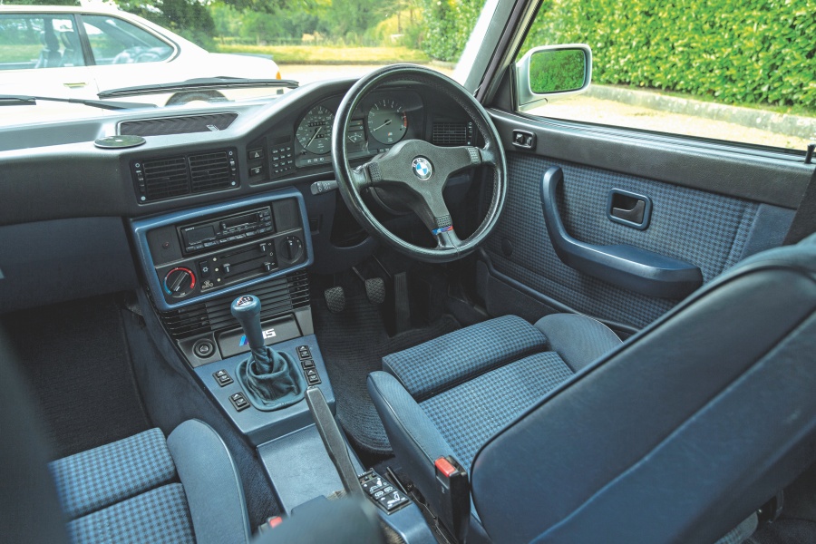 BMW M5(E28型/1984〜1988年/英国仕様)