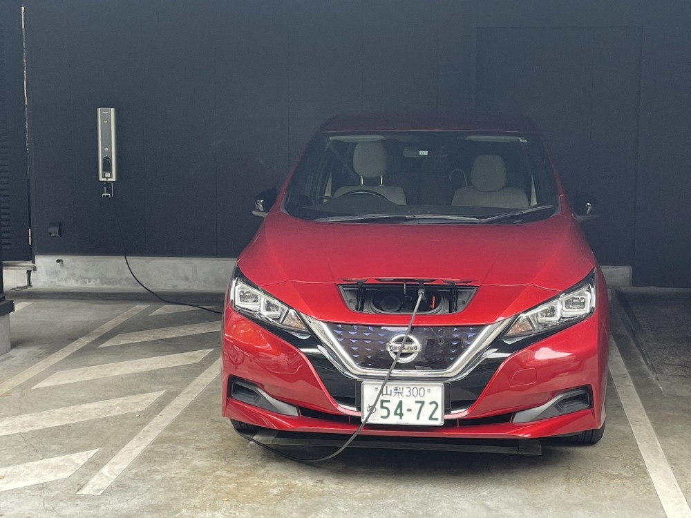 TWINｰLINE軽井沢の駐車場で夜間充電をおこない100％満充電