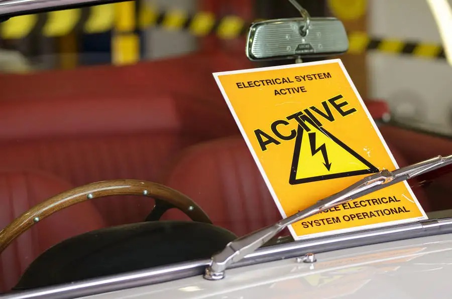 事故時のリスクや取り扱いの注意点など、EVの安全性について考える。