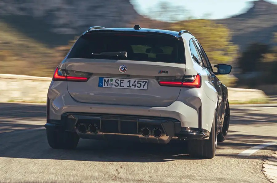 BMW M3コンペティションM xドライブ・ ツーリングは最高出力510ps、最大トルク66.3kg‐mを発揮する直列6気筒ツインターボエンジンを搭載する。